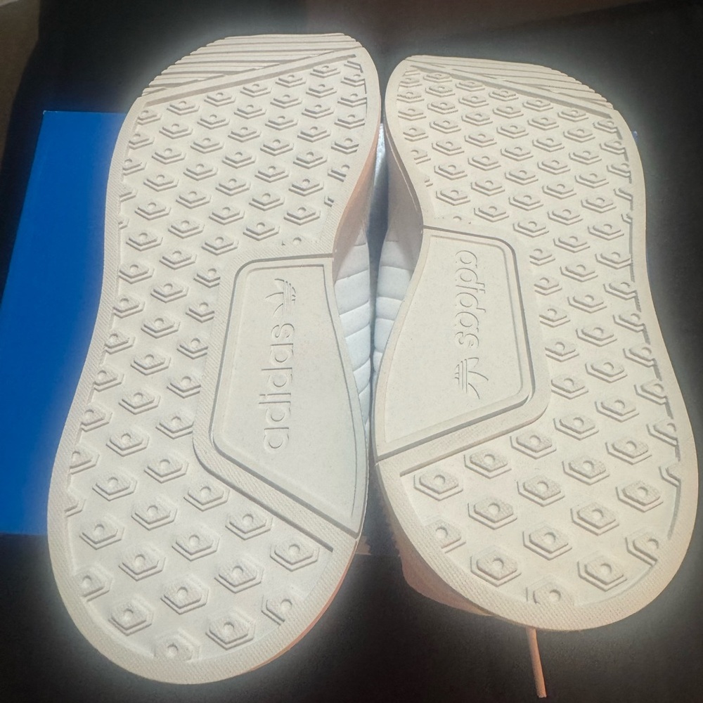 Adidas - Picture 3 of 5